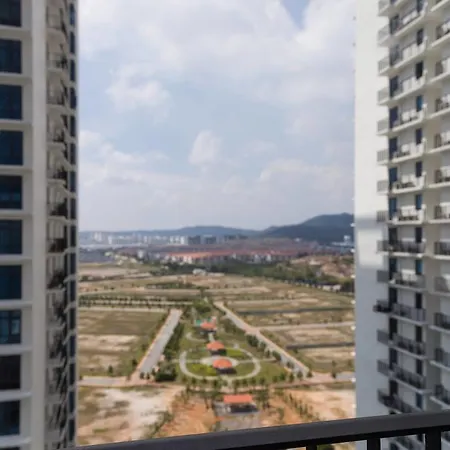 Studio Room Next To Sccc At Trefoil Setia Alam For 2-4 Pax Exterior photo