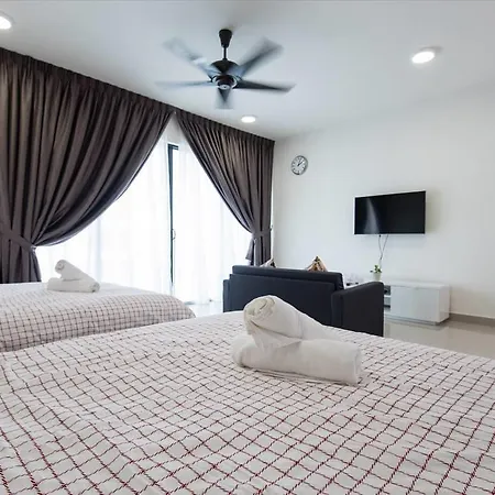 Studio Room Next To Sccc At Trefoil Setia Alam For 2-4 Pax Exterior photo