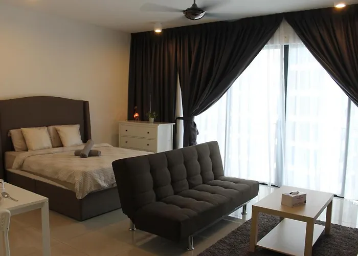 Studio Room Next To Sccc At Trefoil Setia Alam For 2-4 Pax