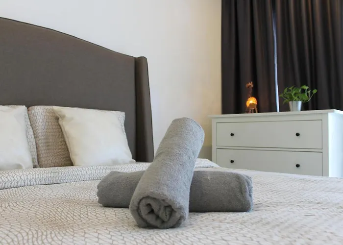 Studio Room Next To Sccc At Trefoil Setia Alam For 2-4 Pax